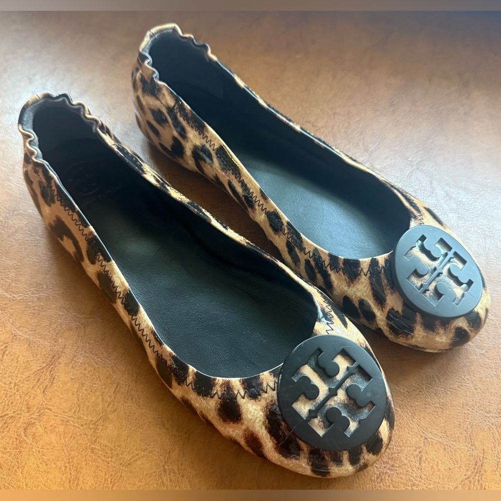 Tory Burch Reva Leopard Ballet Flats Sz 8M Patent Logo EUC - Picture 4 of 12